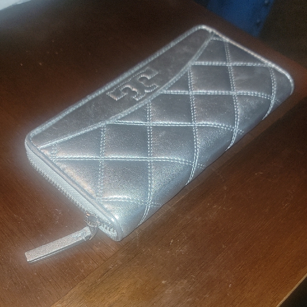 Silver Quilted Women's Wallet - Picture 2 of 8